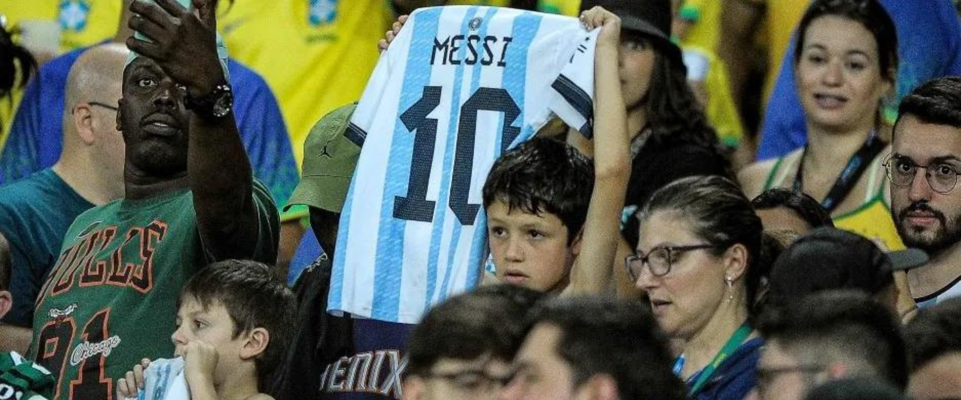 Hincha de Argentina es detenida por racismo en Brasil