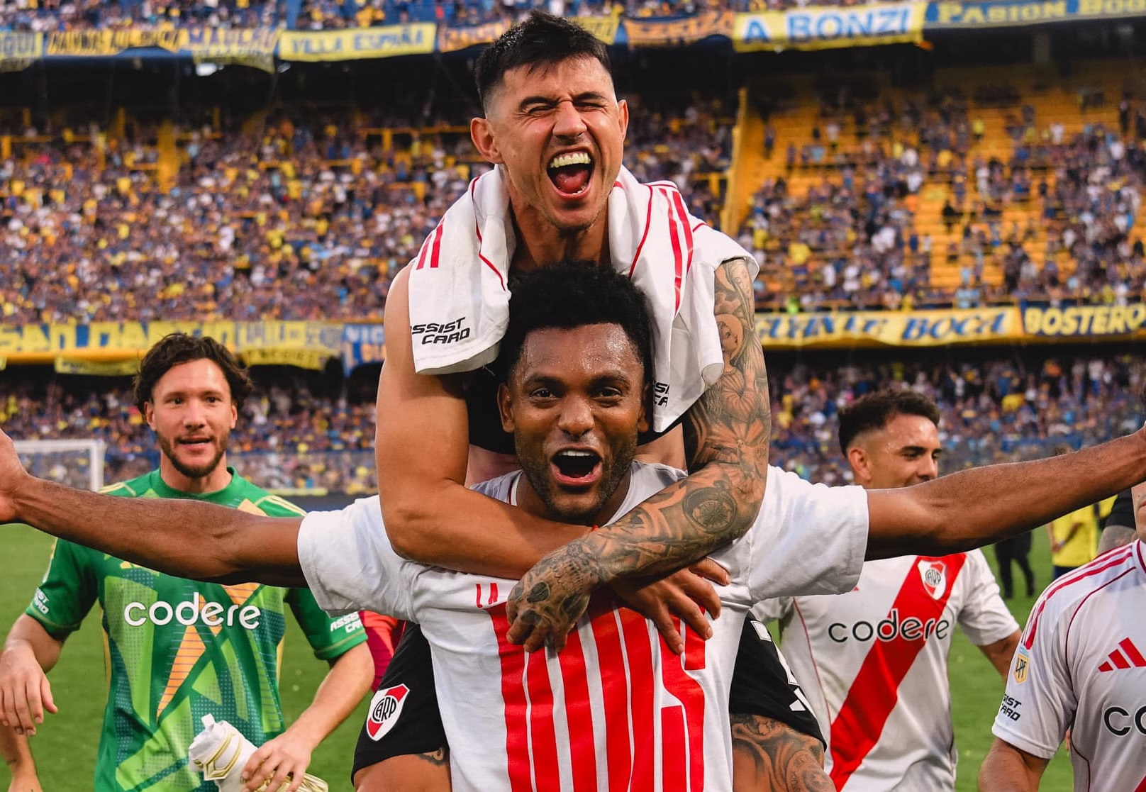 Adam Bareiro causa furor en River Plate