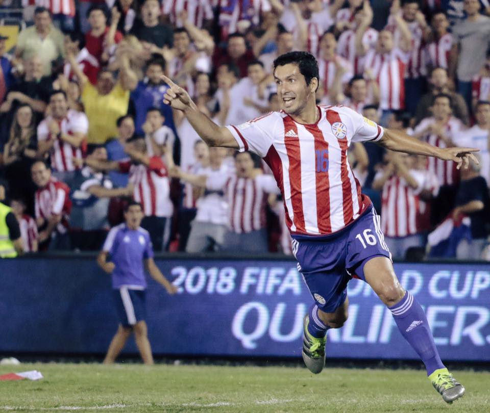 Emotiva despedida de la Albirroja a Cristian Riveros
