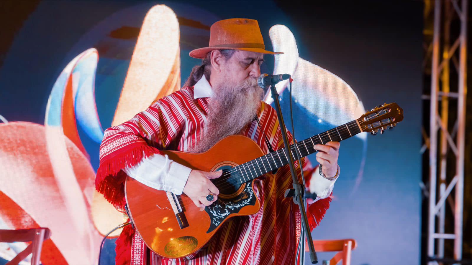 El Festival del Poncho Para’i ilumina Piribebuy con música y cultura