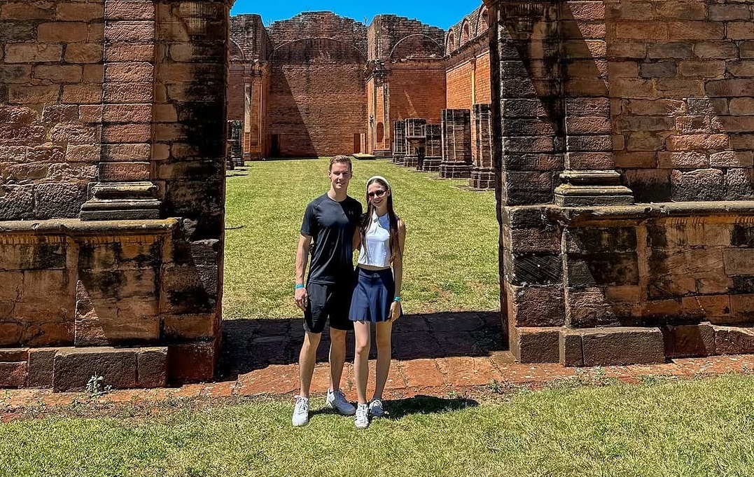 ¡Joshua Duerksen y su novia disfrutan del turismo interno!